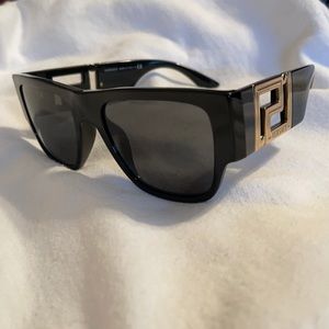 Barely used Versace sunglasses